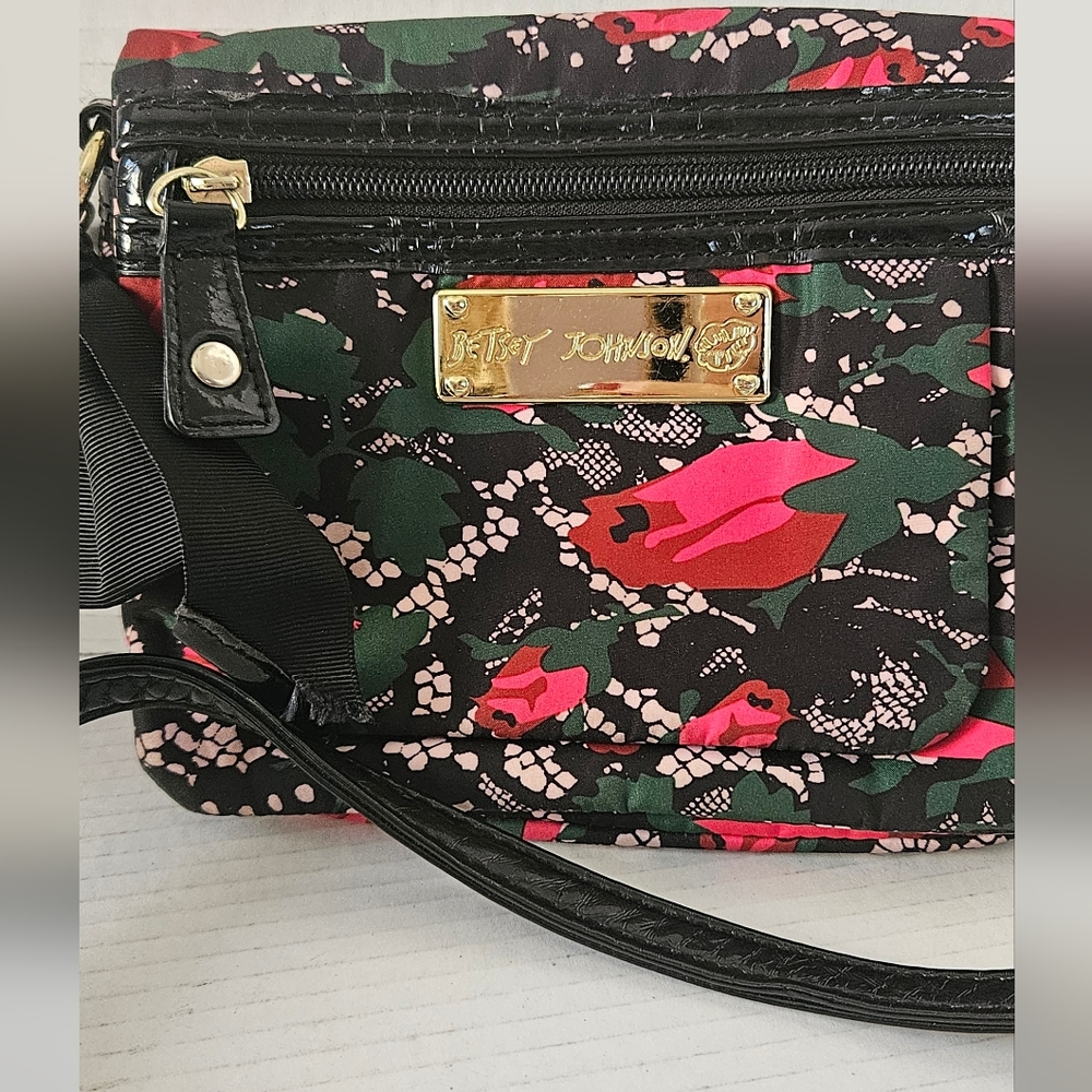 Betsey Johnson‎ black and red floral mini crossbody bag - Picture 3 of 9
